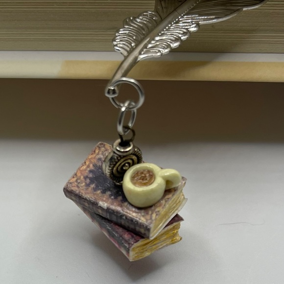 Bookmark Feather and miniature Polymerclay book-Bookmark Metal feather - Picture 3 of 4